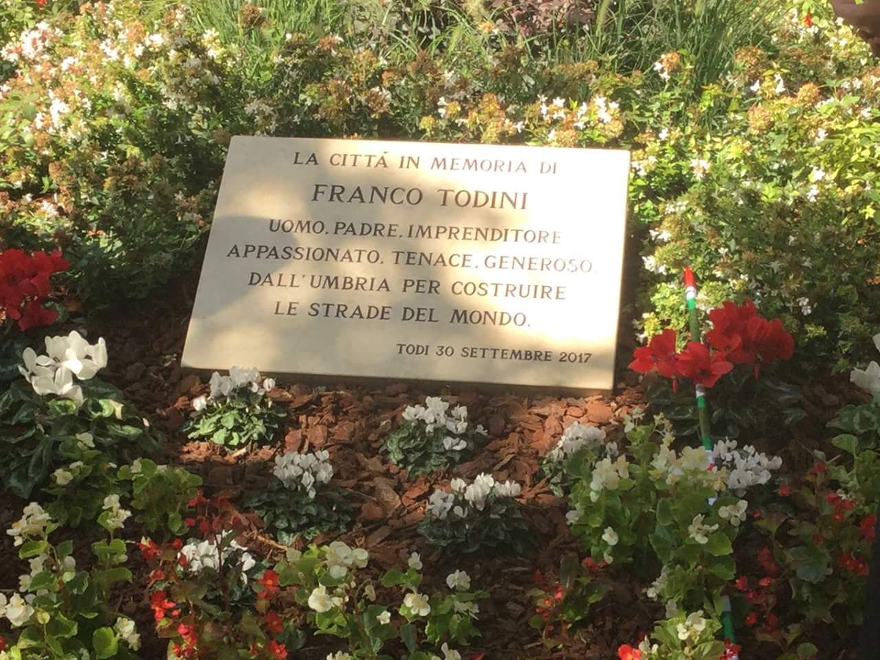 la-targa-in-onore-di-Franco-Todini